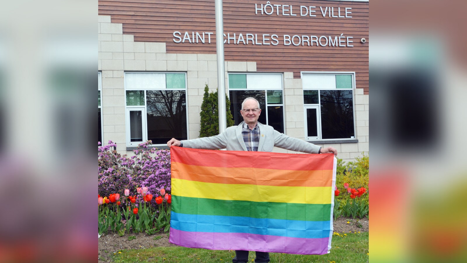 Lutte contre l'homophobie: la Ville de Saint-Charles-Borromée affiche ses couleurs  
