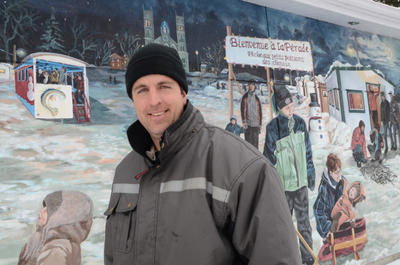 Nouveau président de l Association des pourvoyeurs de pêche aux petits poissons des chenaux, Steve Massicotte veut attirer les Européens sur les glaces de la rivière Sainte-Anne. Trois-Rivières le 27 décembre 2011. GUILLAUME JACOB/L'ÉCHO DE TROIS-RIVIÈRES/AGENCE QMI