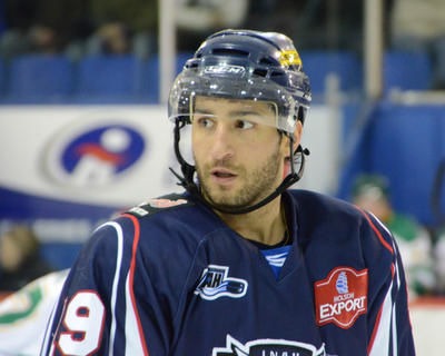 Peter-James Corsi a battu le gardien Paul Drew à deux reprises vendredi soir dans la victoire du Caron et Guay 4-2 sur les 3L de Rivière-du-Loup. NICOLAS DUCHARME/L'ÉCHO DE TROIS-RIVIÈRES/AGENCE QMI