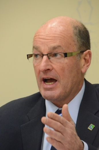 Yves Lévesque ne mâchait pas ses mots lorsqu'il a réagi au point de presse de la ministre des Ressources naturelles, Martine Ouellet, qui a confirmé la fermeture de Gentilly-2, rapport à l'appui. 