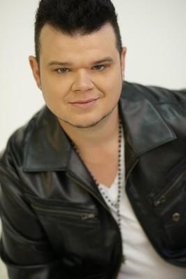 Plusieurs Trifluviens ont fait la demande d être remboursés après avoir fait l achat de billets pour le spectacle de Christian Boudreau. Le médium est accusé d'avoir produit, imprimé ou publié de la pornographie juvénile.  PHOTO COURTOISIE