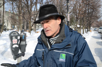 La Ville de Trois-Rivières est prise au dépourvu par l arrivée prochaine de nouvelles pièces d un et deux dollars qui l obligent à reprogrammer tous ses parcomètres, comme l explique Yvan Toutant, porte-parole.  GUILLAUME JACOB/L'ÉCHO DE TROIS-RIVIÈRES/AGENCE QMI