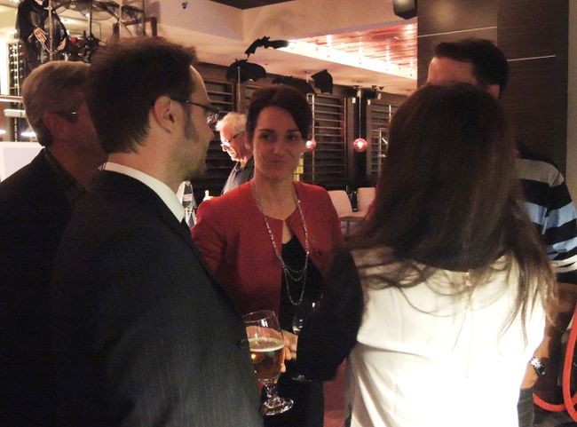Catherine Dufresne a attendu les résultats en compagnie de sa famille et ses amis au Belley’s Billard Lounge dimanche soir. 
