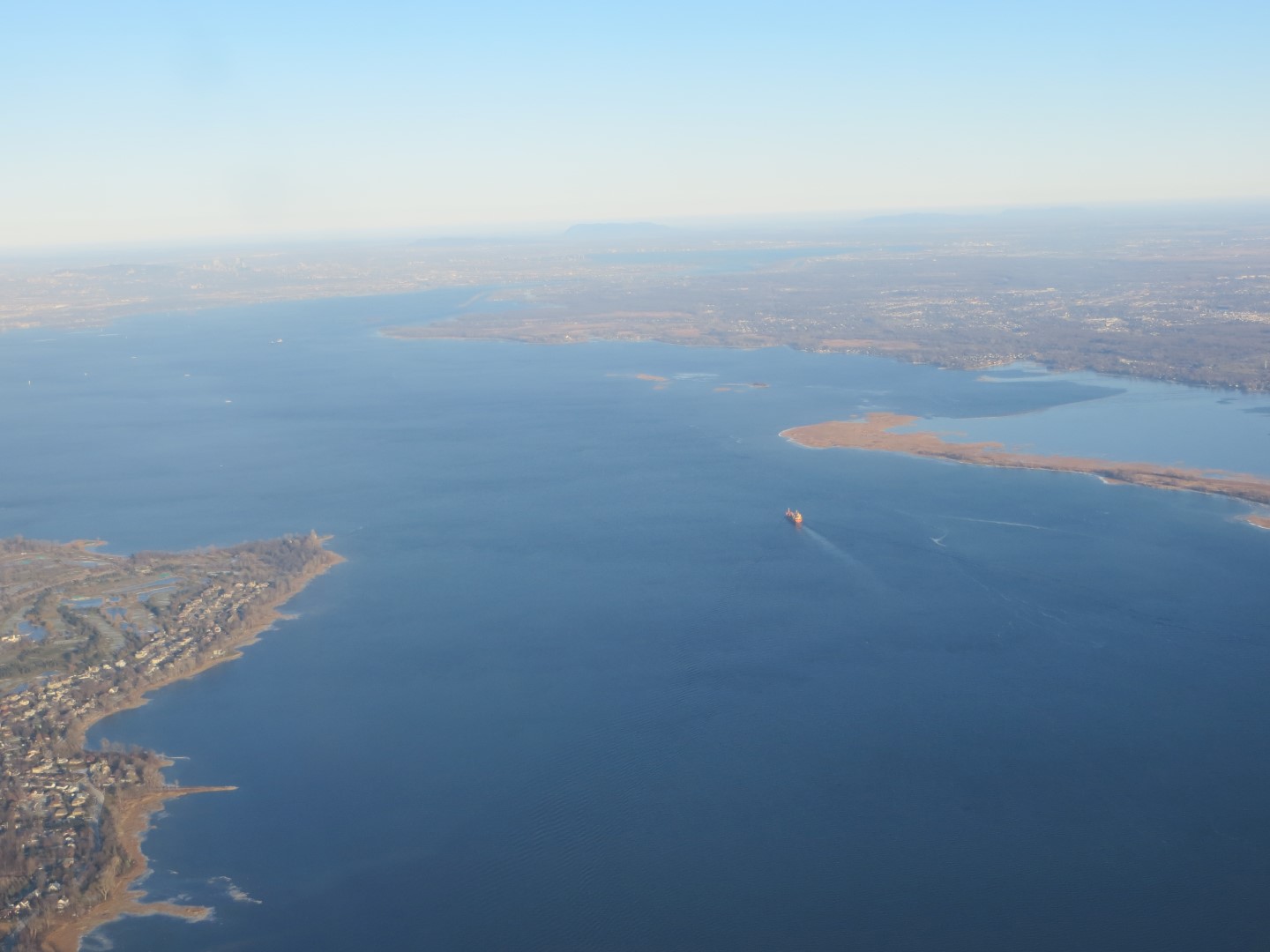 Selon le BAPE, l’exploration et l’exploitation du gaz de schiste dans les basses-terres du Saint-Laurent, avec la technique de fracturation hydraulique, ne serait avantageuse pour le Québec en raison de l’ampleur des coûts et des externalités potentiels par rapport aux redevances qui seraient perçues par le Québec.