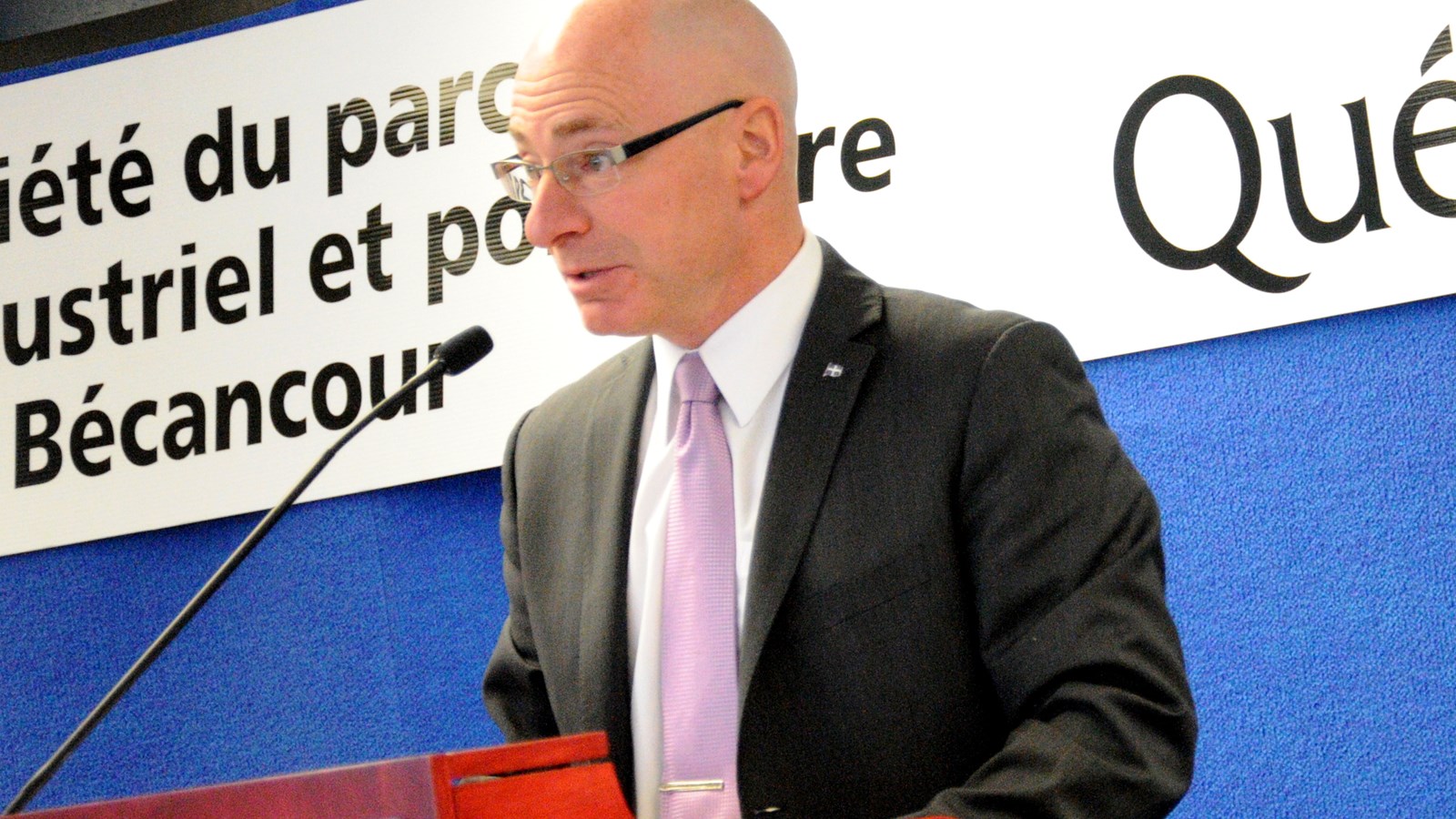 Le ministre, Jean-Denis Girard.