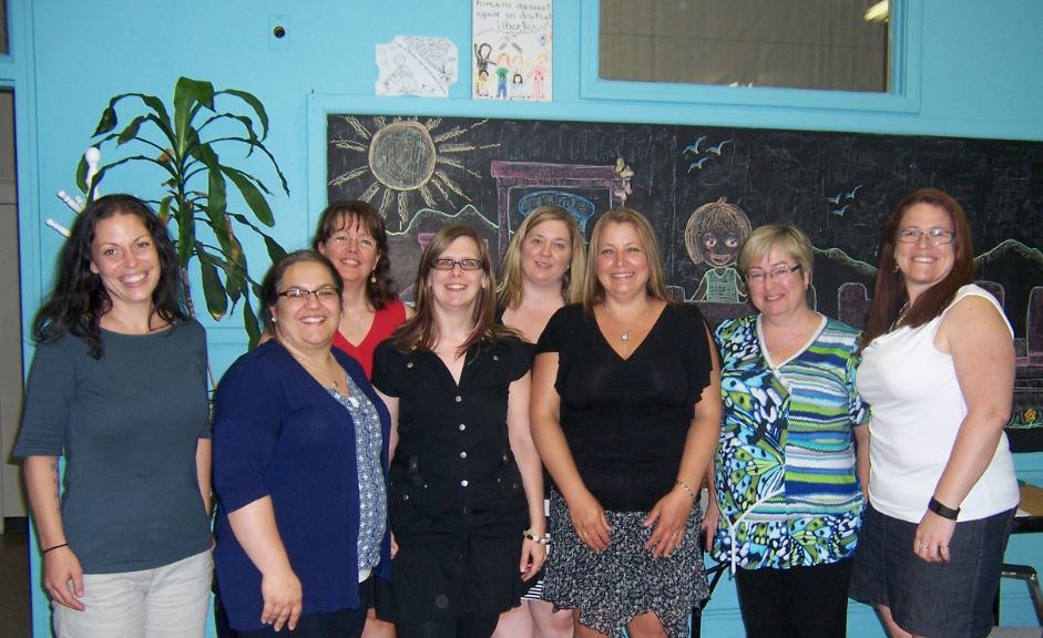 Alexia Ptito, Vicky Lauzier, Gabrielle Tousignant-Lemay, Martine Ouellette, Luce Lebel et Cathy Larochelle. Derrière : Diane Tremblay et Valérie Lupien. Absente sur la photo : Janie Bergeron.