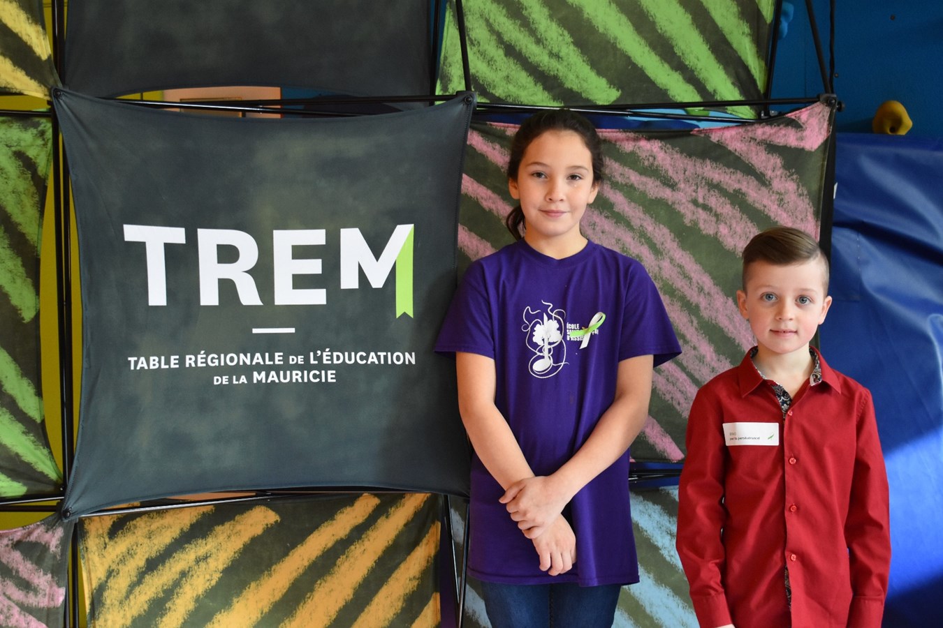 Kay-Léa Germain-Flamand et Thierry Laneuville, les deux jeunes acteurs des vidéos pour expliquer la persévérance scolaire au primaire