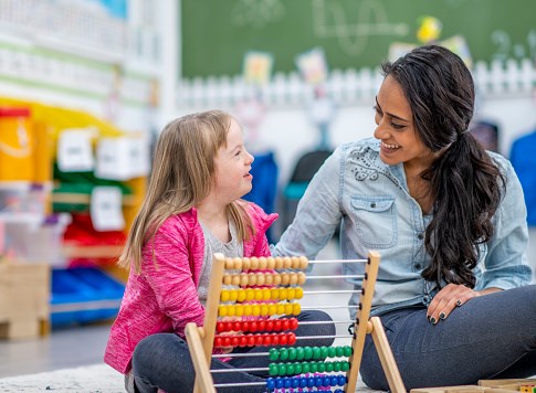 Plus d’une centaine d’organisations du Québec et même de l’Ontario pourront ainsi enrichir leurs pratiques en termes d’accès à l’intervention et d’évaluation de l’enfant.