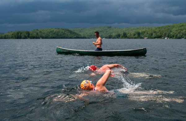 Des bouées seront installées sous peu sur le lac afin de sensibiliser les usagers aux bonnes pratiques et à la cohabitation des usages. 