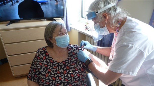 La 4e dose de vaccin pour les 80 ans et plus administrée à partir de mardi