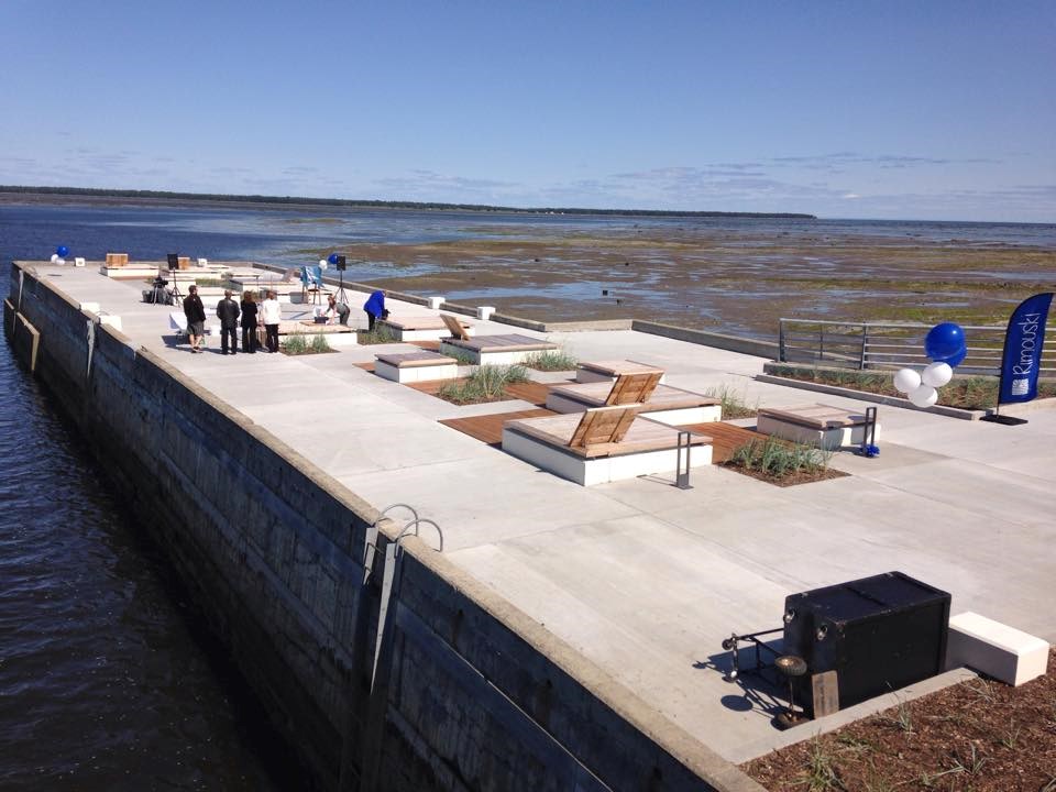 Le brise-lames présente un nouveau visage sur la rivière Rimouski. 