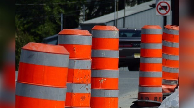 Des travaux de réparation du tablier de la voie ferrée en cours sur la route Salomon-Gagné