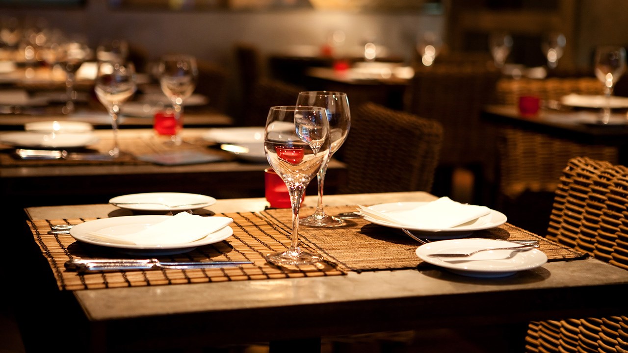 Les établissements de restauration devront se conformer à différentes règles afin de limiter au maximum les risques de propagation. 