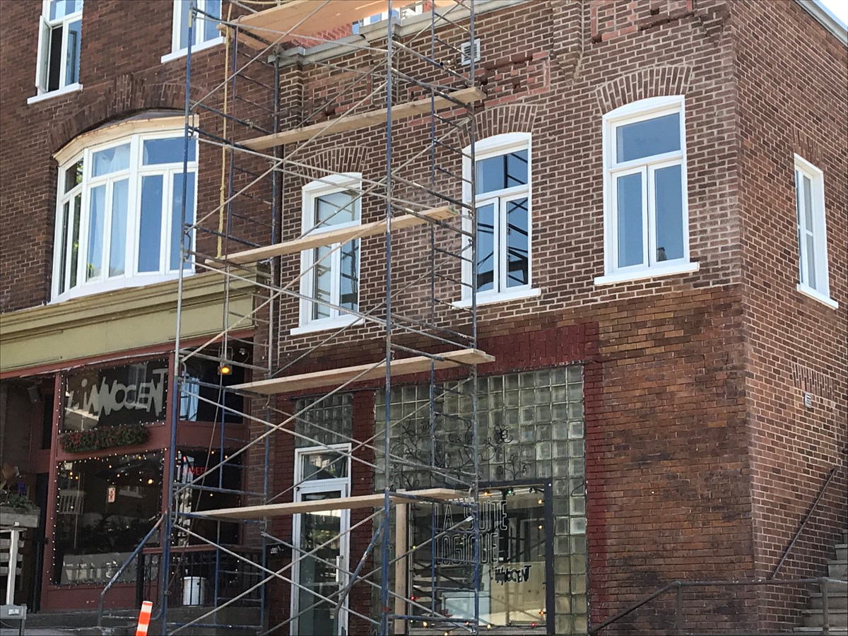 Un des projets réalisés dans la plus récente enveloppe, la devanture du 454, rue Lafontaine.

 