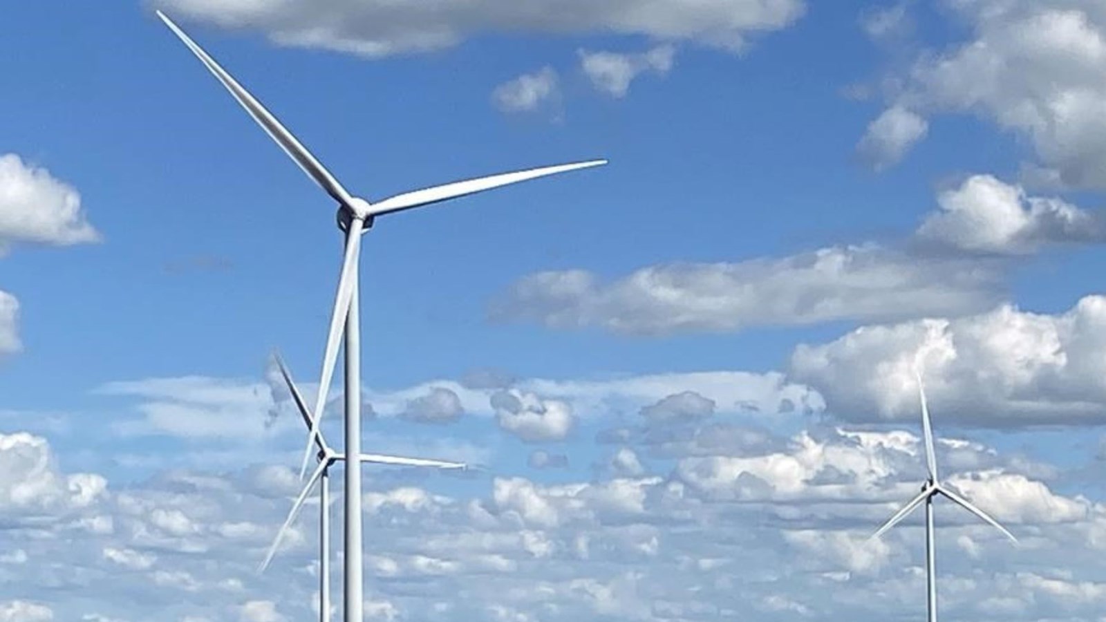 Le recyclage des pales d'éolienne pose un défi de taille car elles sont faites de matériaux composites. 