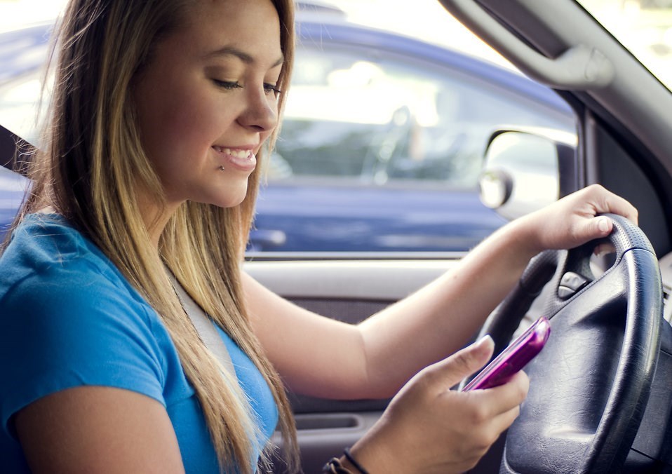 79 % des Canadiens admettent être distraits au volant, selon un sondage