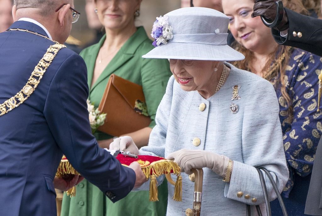 Sondage: 56 % des Canadiens sont opposés au serment d'allégeance à la reine