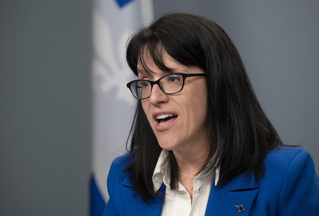 Infirmières, enseignants et psychologues: Québec dépose des offres par courriel