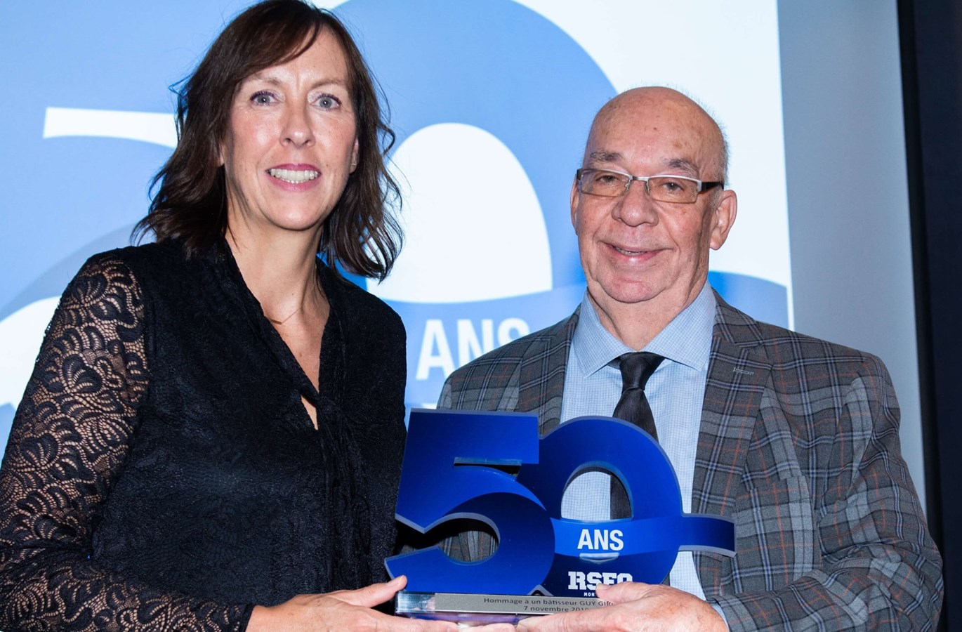 Guy Giroux a reçu honneurs et hommage lors des 50 ans du RSEQ.