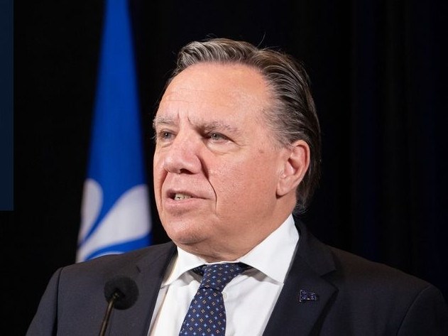 Le premier ministre Legault était accompagné de la ministre de la Culture Nathalie Roy pour annoncer une aide sur six mois aux salles de spectacles.