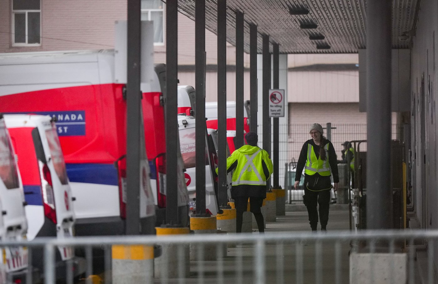 Délais à Postes Canada: Québec poursuit la distribution de chèques jusqu'au 3 janvier