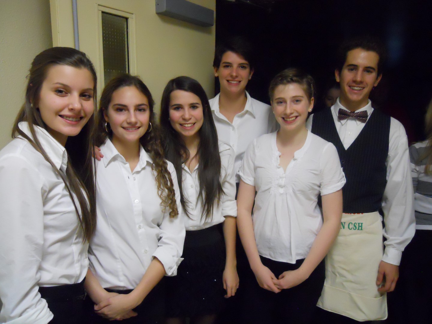 Le comité organisateur du souper spaghetti du Collège Saint-Hilaire, de gauche à droite&nbsp;: Anne-Julie Avoine-Blondin, Maegan Mitchell, Camille Gagnon-Potvin, Amélie Poirier-Borduas, Fiona Cully et Jonathan Leblanc.
