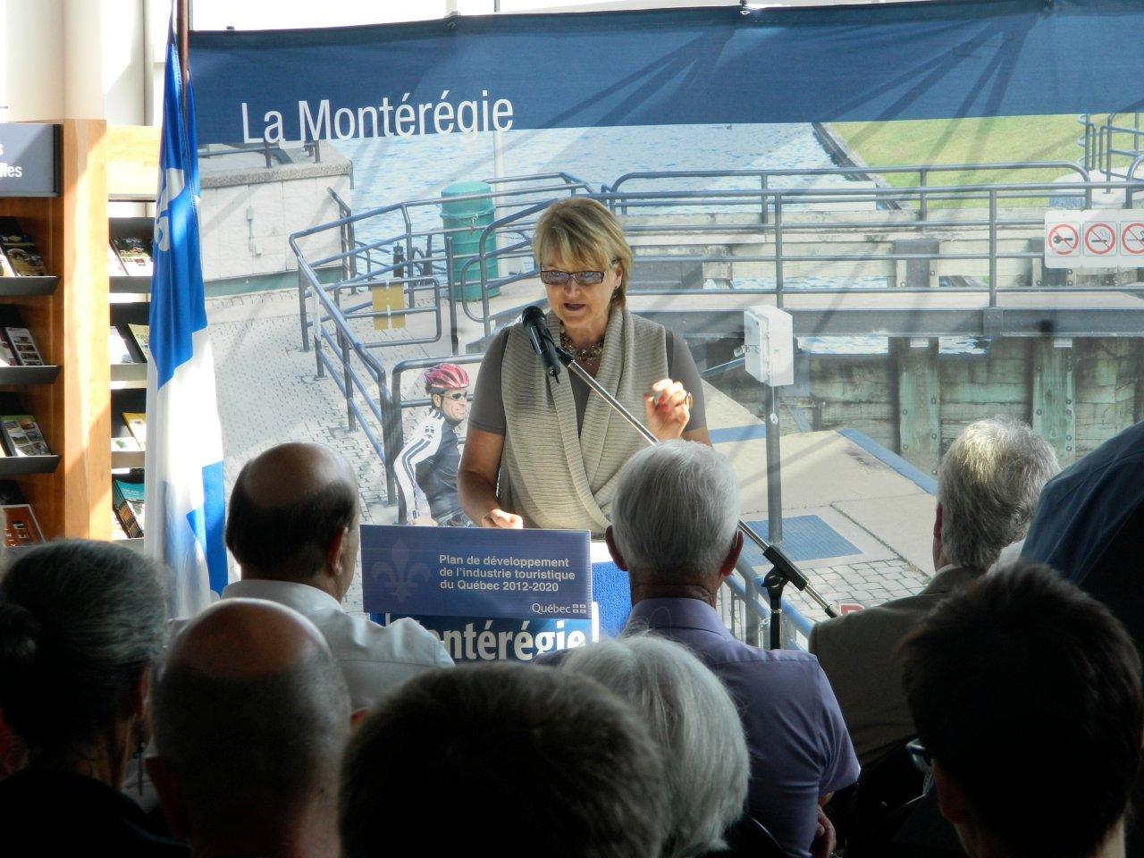 La ministre Nicole Ménard a présenté, le 6 juillet, le plan de développement de l'industrie touristique québécoise 2012-2020 de son ministère.