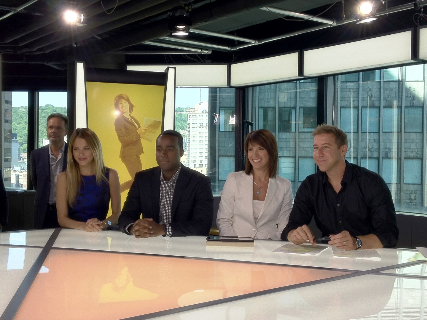 L’équipe de Ça commence bien&nbsp;!, Maripier Morin à la culture et à la météo, Andy Mailly-Pressoir aux sports, Caroline Proulx aux actualités et Richard Turcotte à l’animation.