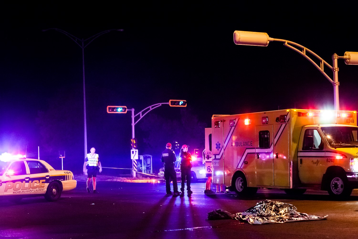 La jeune de 14 ans traversait à un passage piétonnier, au coin de la montée des Trinitaires et du boulevard Sir-Wilfrid-Laurier afin de rejoindre la rue Robert.