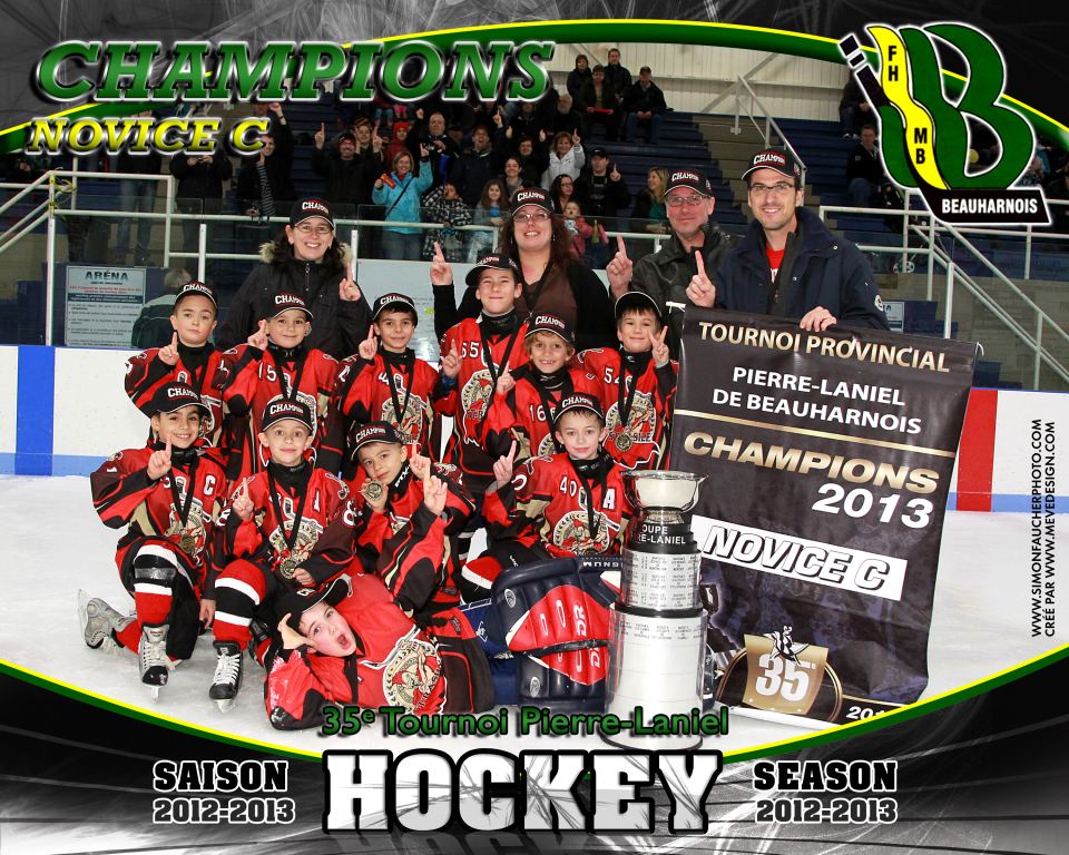 Les joueurs des Titans novice C de Saint-Basile-le-Grand&nbsp;: Victor Verhelst, Raphaël Gingras, Félix-Antoine Bénard, Louis Fillion, Julien Chabot, Justin Bérubé, Justinho Fernandes, Guillaume Leclair, Alexis Leclair, Simon Patry et Nathan Meagher, le gardien de but. Les dirigeants, dans l'ordre&nbsp;: Marie-Claude Pelletier, Sabrina Cyr, Bernard Fillion et Denis Chabot.