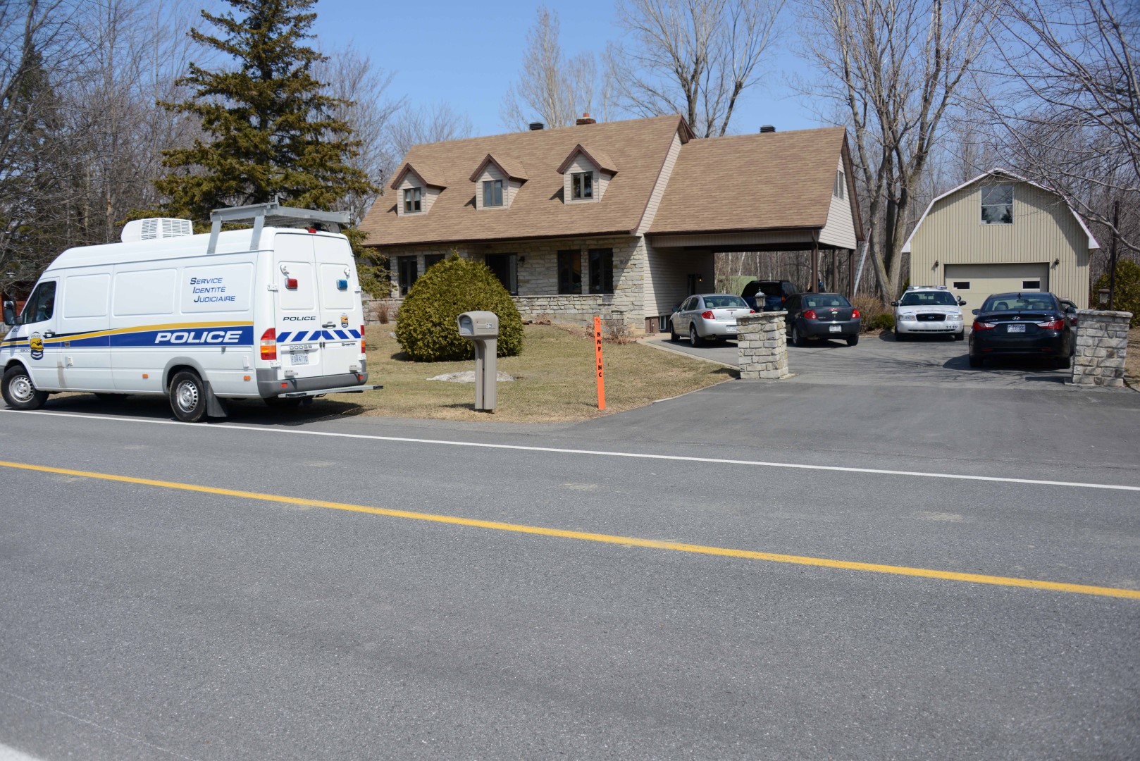 Le va-et-vient au 739, rue Authier à Mont-Saint-Hilaire devrait cesser avec la perquisition d’environ 10 000 comprimées de drogue de synthèse.