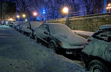 Le stationnement de nuit dans la rue permis, sauf entre 2h et 7h les matins de déneigement