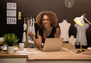 Depuis le début des mesures mises en oeuvre pour les entreprises, près de 600 000 d'entre elles ont obtenu un prêt de 40 000$ afin de maintenir les liens entre employeurs et employés.