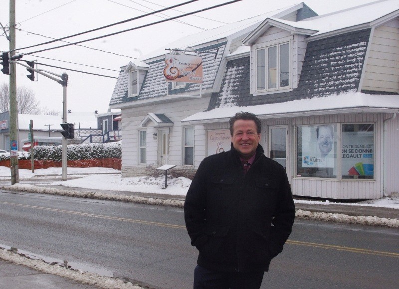 Le local électoral de Donald Martel est situé sur le boulevard des Acadiens, à Saint-Grégoire, près de l'intersection avec le boulevard Port-Royal.