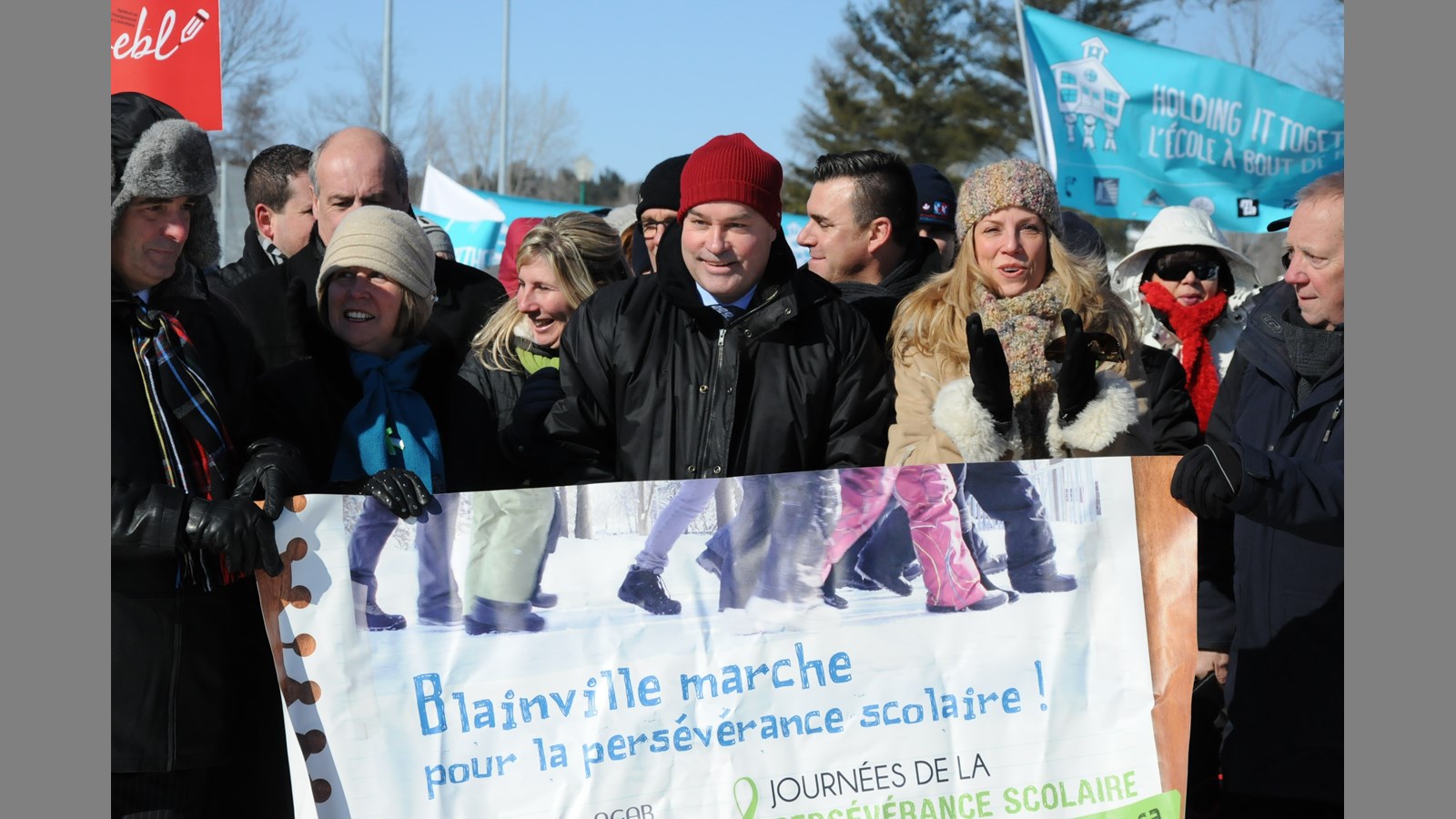 Une centaine de personnes marchent pour la persévérance scolaire