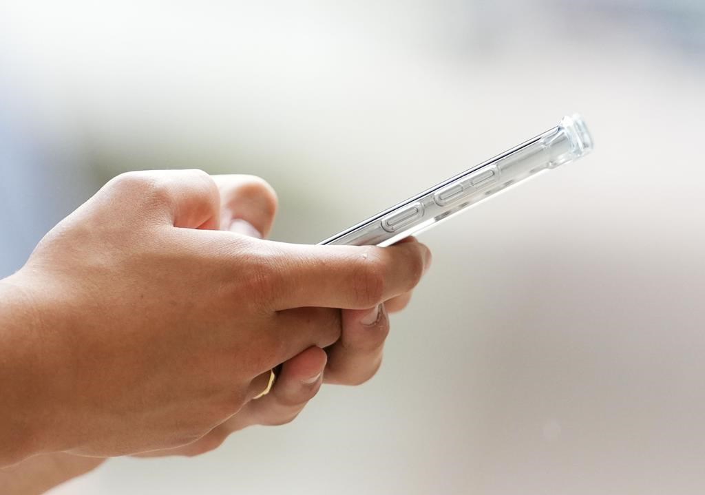 L'interdiction du cellulaire en classe en vigueur après les Fêtes au Québec