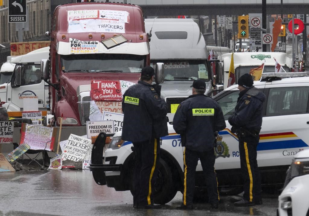 Loi sur les mesures d'urgence: un comité parlementaire tarde à remettre son rapport