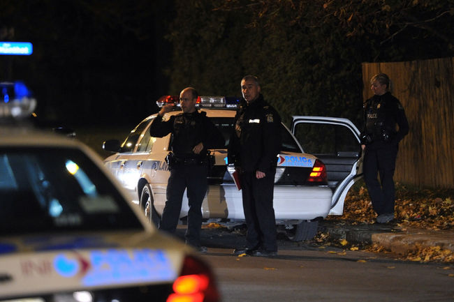 Une attaque à domicile a eu lieu dans le secteur de Sainte-Rose, mercredi soir. Des suspects ont défoncé la porte d’un appartement de la rue des Patriotes avant d’attaquer les gens se trouvant à l’intérieur en début de soirée.
