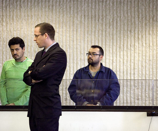 Jason Grilli (à gauche), dans le box des accusés en compagnie de son complice Valentine Torres, au palais de justice de Salem.