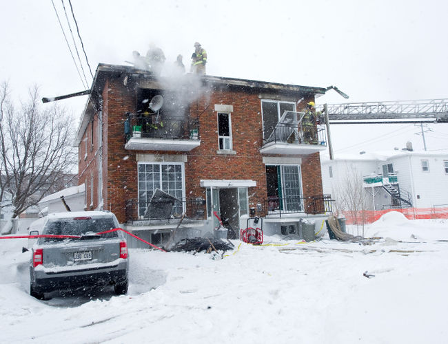 Les pompiers ont combattu le brasier pendant 72 minutes dans le froid et la neige.