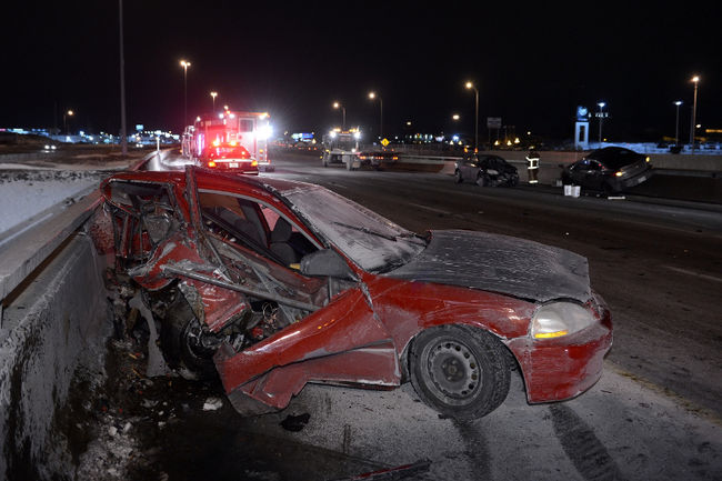 &lt;p&gt;Accident 3 véhicules sur l'autoroute 440 direction Ouest coin Curé-Labelle à Laval.3 blessés dont un grave. Une honda sectionnée en deux.&lt;/p&gt;&lt;p&gt;ERIK PETERS/AGENCE QMI