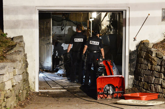 Les pompiers de Laval ont combattu un incendie dans Saint-François, dimanche après-midi. Une fois les flammes éteintes, une plantation de cannabis a été découverte au sous-sol.