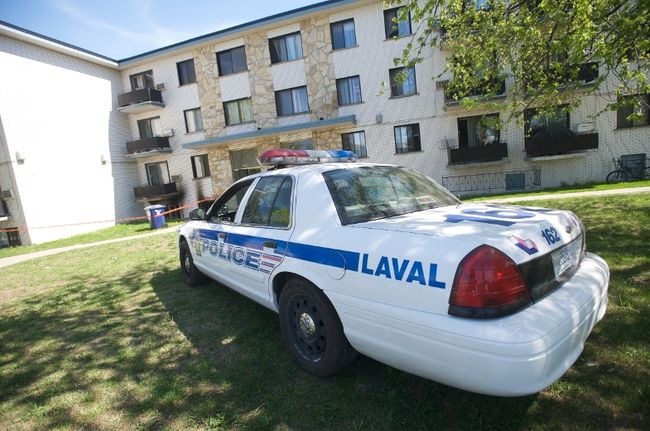Les policiers ont procédé à l’arrestation de l’homme sur place. 