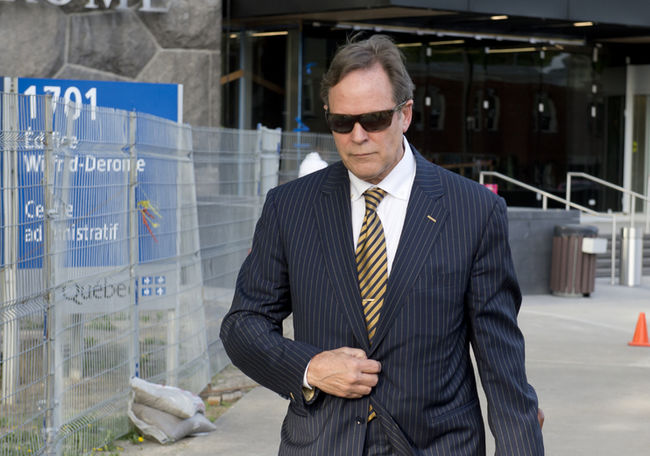 <p>L'unité permanente anticorruption (UPAC) a arrêté jeudi matin l'ex-maire de Laval Gilles Vaillancourt dans le cadre de la plus importante frappe de son histoire. En tout, 37 personnes vont être accusées en lien avec un stratagème de collusion et de corruption dans l'octroi des contrats municipaux. Sur la photo, Robert Talbot, avocat de la famille Vaillancourt depuis de nombreuses années, à sa sortie du poste de la Sûreté du Québec, sur la rue Parthenais, à Montréal, le jeudi 9 mai 2013. Âgé de 64 ans il est l’associé principal dans la firme Talbot et Associés sur le boulevard Daniel-Jonhson à Laval, il partage curieusement les bureaux du cabinet Deveau, Bourgeois, Gagné, Hébert et associés, qui rafle une bonne partie des contrats juridiques de la Ville de Laval. </p><p>PIERRE-PAUL POULIN/LE JOURNAL DE MONTRÉAL/AGENCE QMI