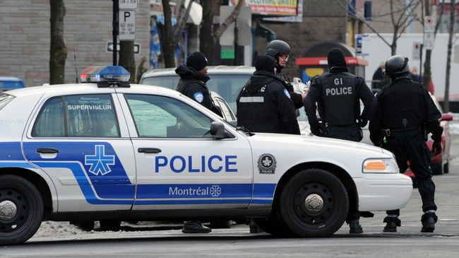 Un homme, qui ferait l'objet d'une plainte pour violence conjugale, et que les agents du SPVM tentaient de rencontrer à Montréal a fui à Laval où il s'est barricadé dans une résidence de Fabreville avec sa mère.