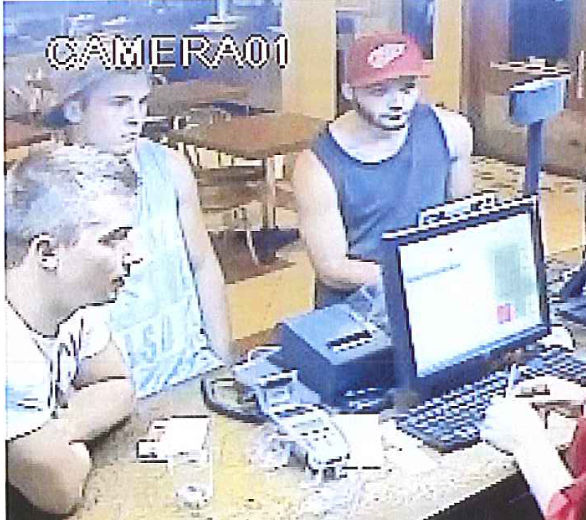 La police de Laval demande l'aide de la population afin de trouver les trois suspects de l'agression du 10 août 2012. Toute information permettant de retracer ces individus sera traitée confidentiellement
via la ligne info 450-662-INFO (4636) ou via le 9-1-1 en mentionnant le dossier LVL 1208 100 11.