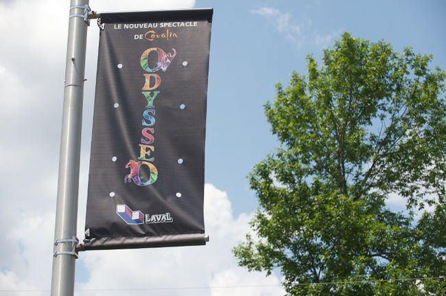 &lt;p&gt;La Ville de Laval a dépensé près de 14 500 $ pour la confection de 200 oriflammes à l’image de la dernière création équestre de Cavalia, Odysséo. Photo prise le jeudi 14 juin 2013.&lt;/p&gt;&lt;p&gt;ALARIE PHOTOS/L'ÉCHO DE LAVAL/AGENCE QMI