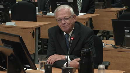 L'ex-notaire Jean Gauthier a maintenu dur comme fer, jurant sur la tête de ses quatre petits enfants, n'avoir jamais parlé du système de ristournes avec le maire Gilles Vaillancourt.