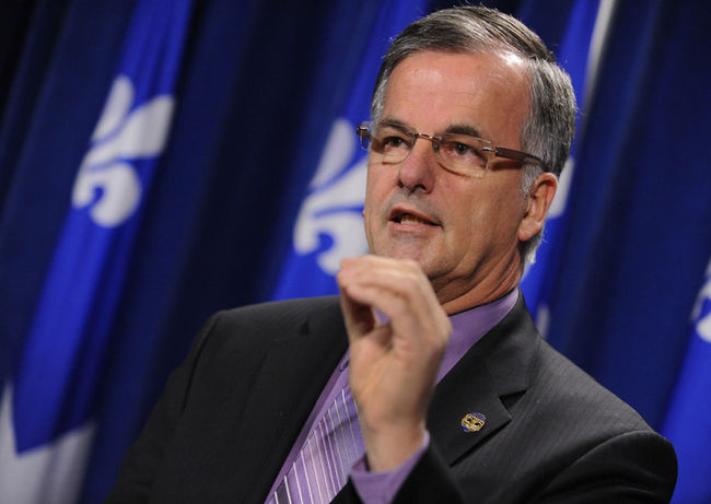 Selon le député libéral et spécialiste des groupes criminels, Guy Ouellette, le Hells Angels René «Balloune» Charlebois, trouvé mort hier dans une résidence de Sorel, se serait évadé du centre de détention à sécurité minimum Montée Saint-François à Laval pour retrouver ses proches.