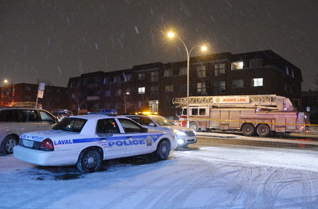 Une cinquantaine de résidents d’un immeuble à logements du boulevard Samson ont été tirés de leur lit en pleine nuit, tôt lundi, après qu’un suspect eut déversé de l’essence à plusieurs endroits dans le bâtiment.
